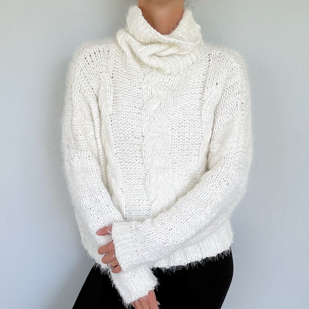 Dance & Marvel white chunky cable knit oversized fuzzy turtleneck sweater S/M